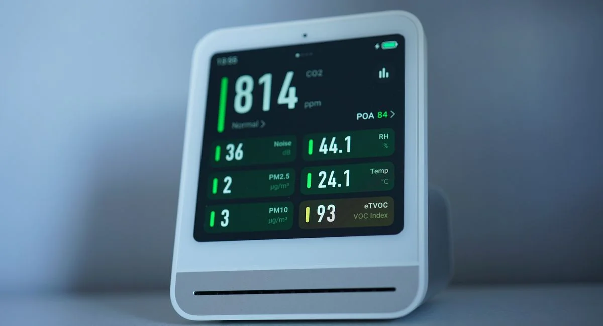 A sleek air quality monitor showing CO2 and other air metrics, ideal for smart homes.